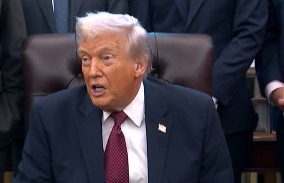 特朗普当地时间12月3日回答记者提问 图源:美媒视频截图