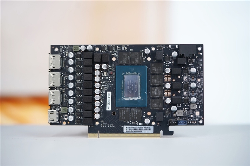 影驰RTX 5070 Ti金属大师白金版OC评测:全新设计 颜值也追上性能和做工