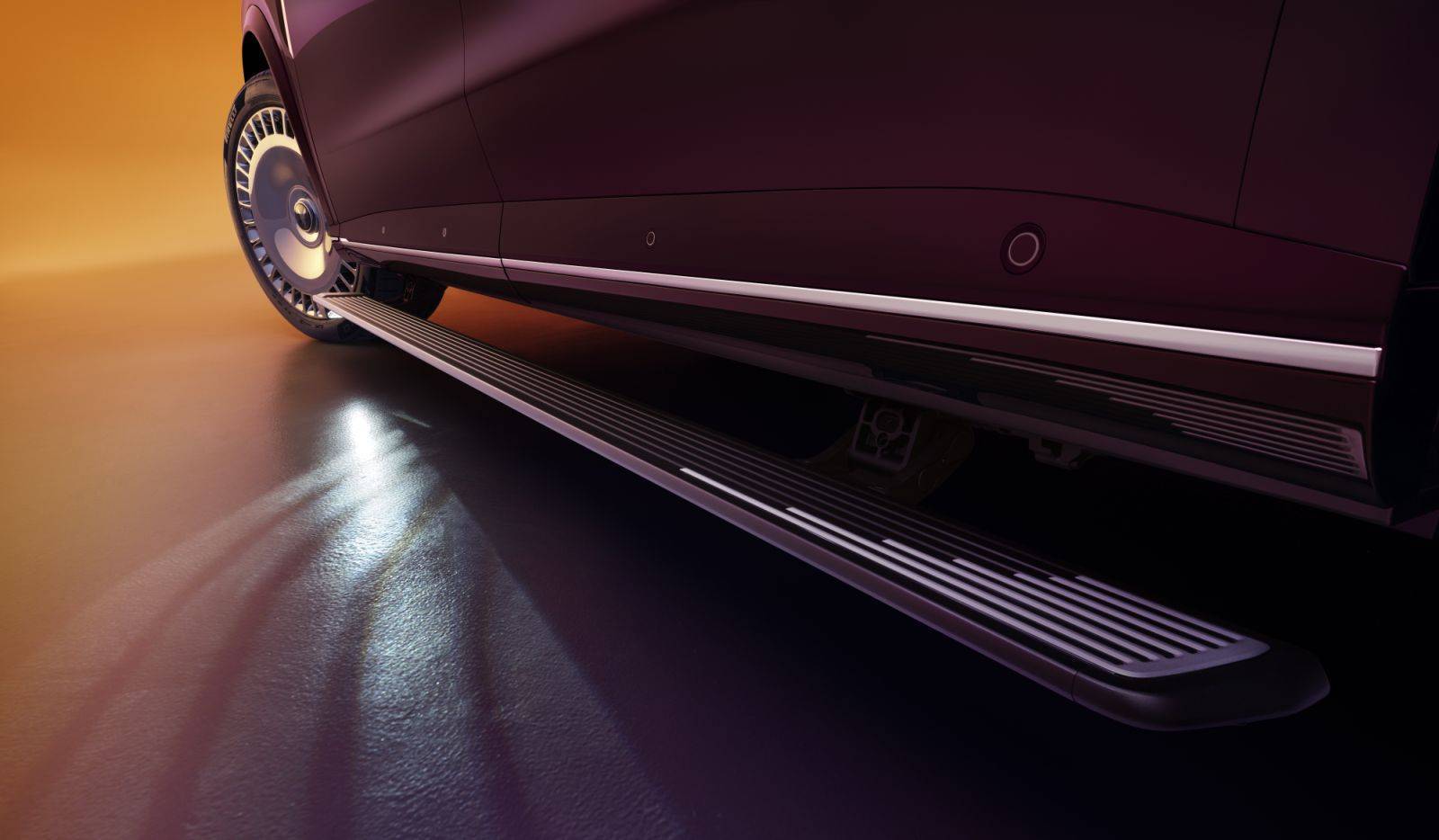 首发三腔空悬,岚图泰山 37.99 万元起,豪华比肩问界 M9