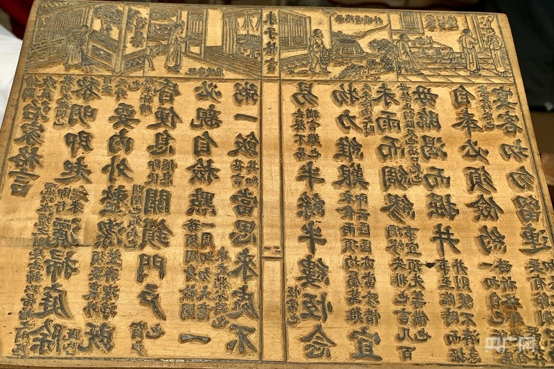 雕刻好的建本（央广网记者 罗晓英 摄）