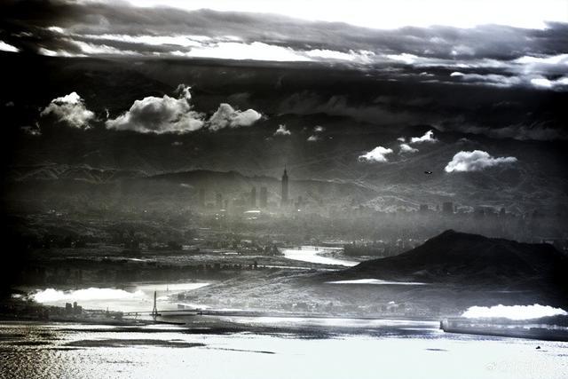 这个拍摄角度,基本意味着解放军无人机已经近距离抵至台北