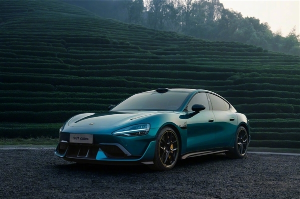 小米SU7 Ultra五款容颜 雷军徜徉了半个小时:临了选鹦鹉绿