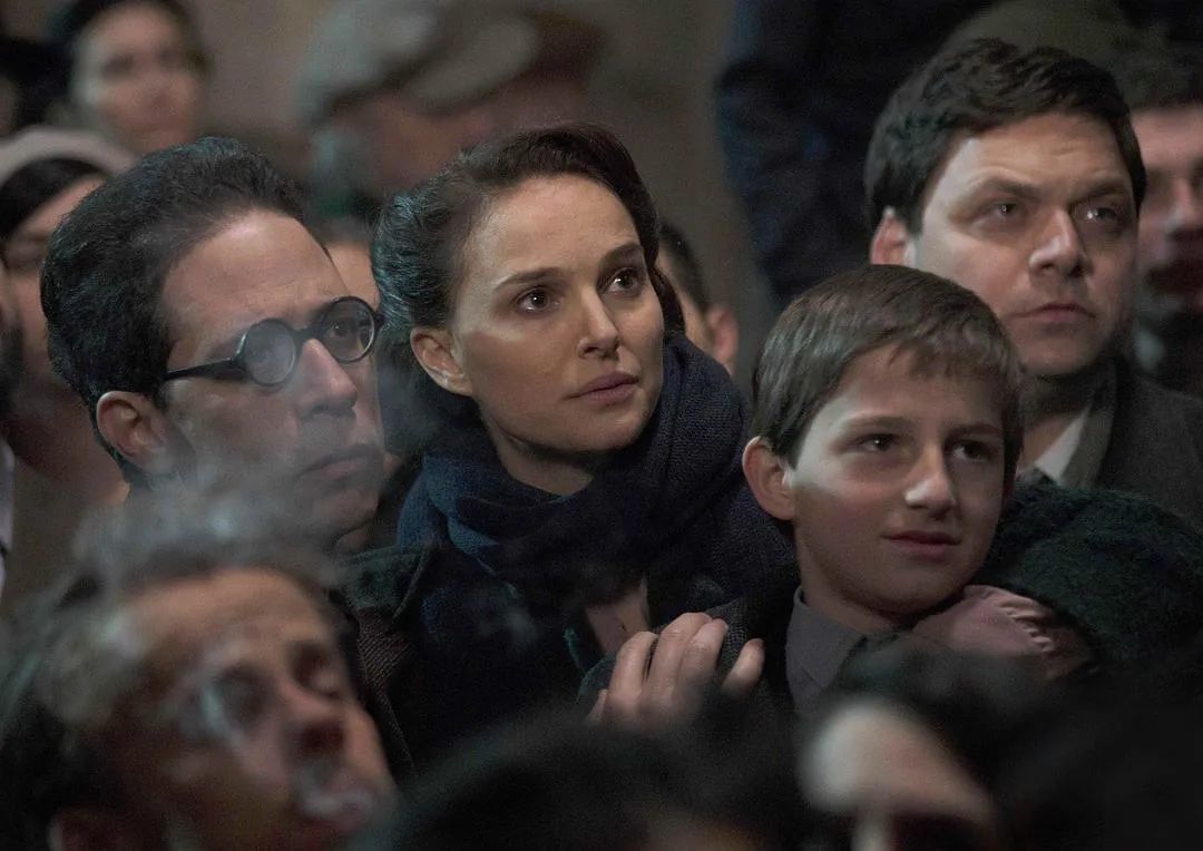 电影《爱与黑暗的故事》