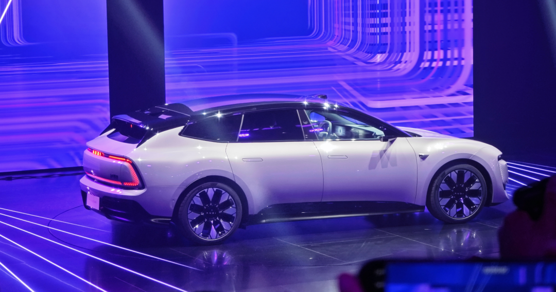 新奥迪 A6L e-tron 亮相,后面跟着 E5 Sportback 和三款大众概念车