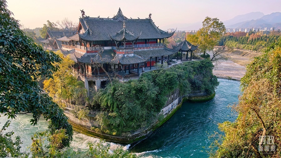 △离堆。(总台央视记者范一鸣拍摄)