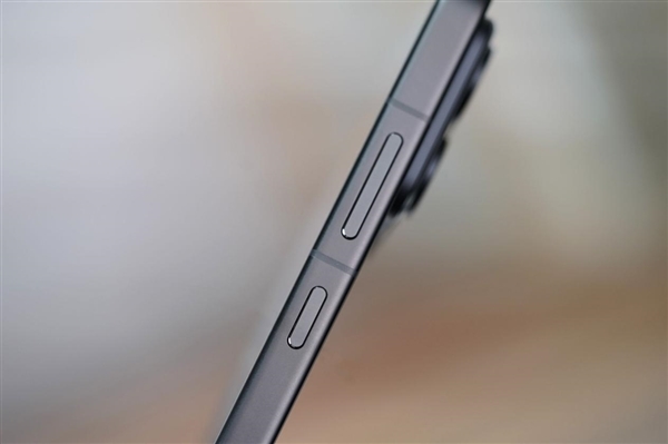 10000mAh巨无霸电池仅2599元起!荣耀WIN RT图赏