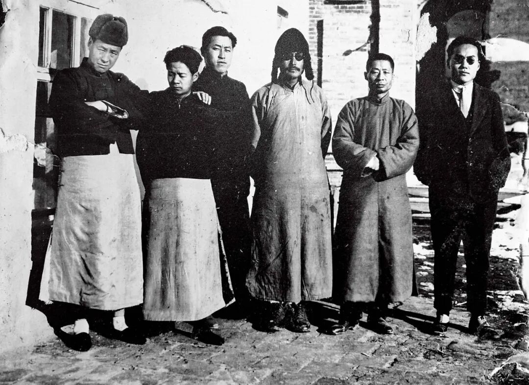 1929年12月，西北科学考察团在乌鲁木齐。左三为李宪之，右三为袁复礼，右二为黄文弼，右一为刘衍淮。图/IC