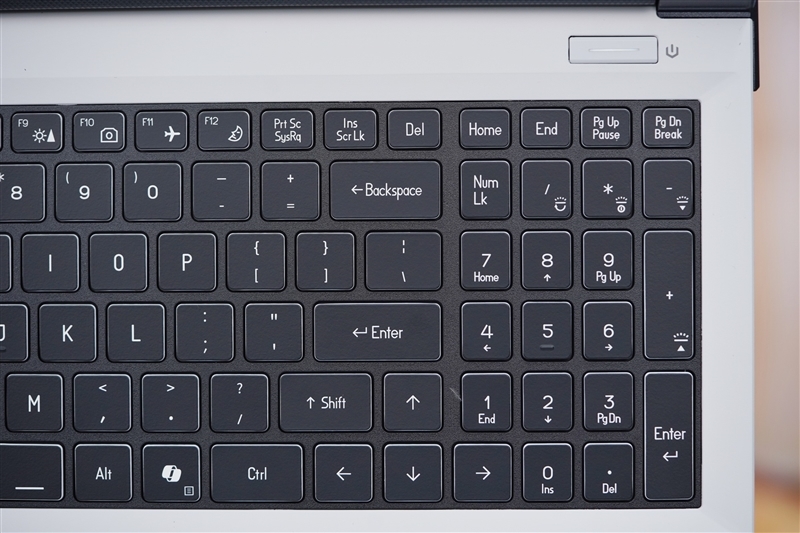 7999元的i9-13900HX + RTX 5070 Ti游戏本你会买吗!七彩虹隐星P16 Pro笔记本首发评测