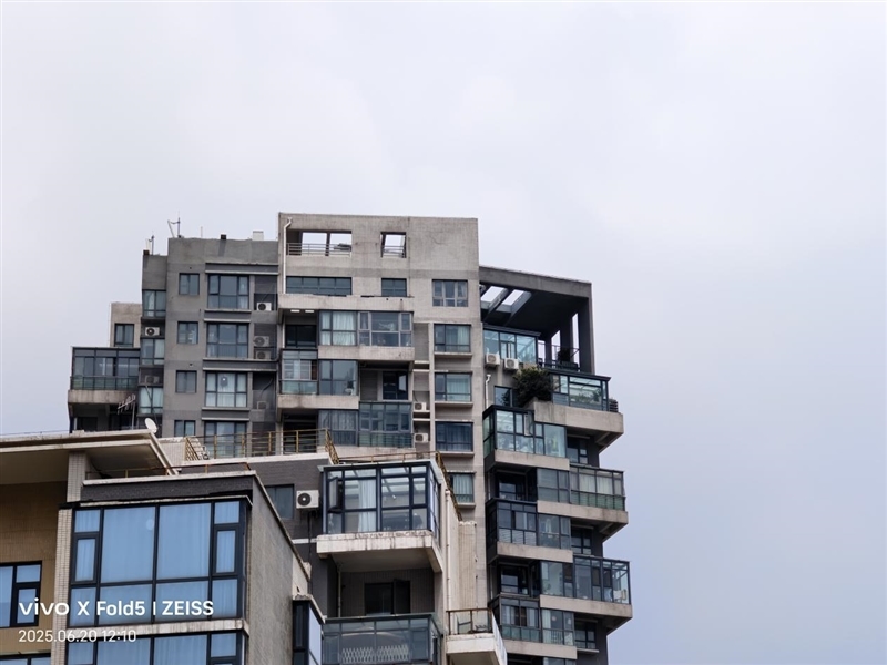 217克全球最轻折叠屏!vivo X Fold5全面评测:苹果双机党的全能搭子