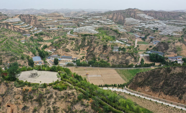 这是陕西省榆林市米脂县高西沟水土保持示范园(2024年6月26日摄,无人机照片)。新华社记者 李贺 摄