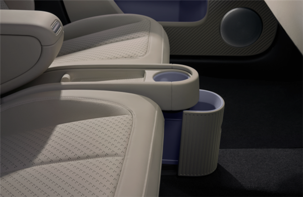 空间魔术师!Firefly萤火虫内饰首秀:全车27处储藏空间