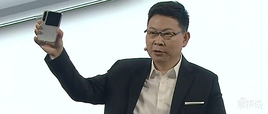 刚刚,余承东掏出纯血鸿蒙折叠机,拥抱DeepSeek,微信大升级,华为鸿蒙电脑来了