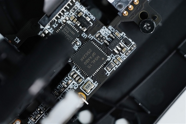 质感金属漆涂装!雷柏VT7二代系列鼠标图赏