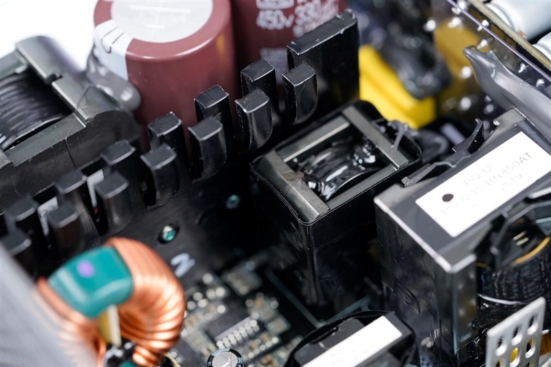 鑫谷数智金牌DM-850G电源评测:双MCU芯片加量不加价!12V输出平稳极限负载超1000W