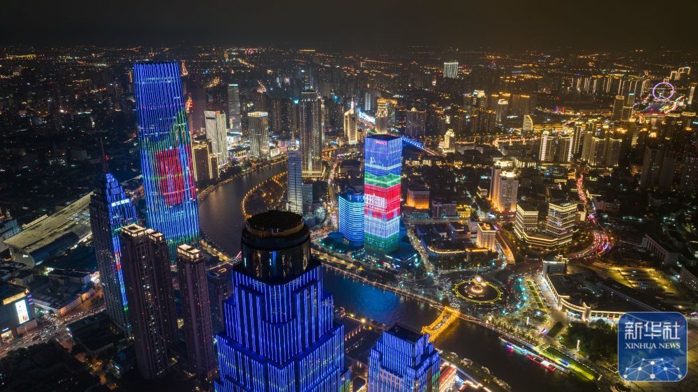 ↑ 这是8月1日拍摄的天津海河夜景(无人机照片)。