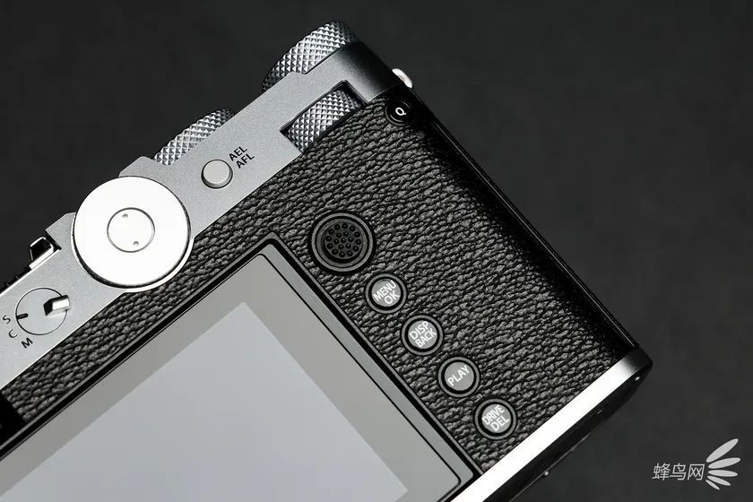 便携中画幅的极致影像 富士GFX100RF评测