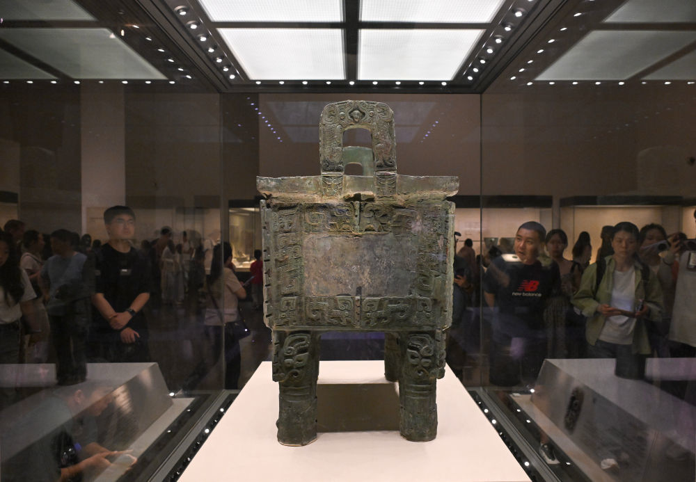 这是2025年5月13日在中国国家博物馆拍摄的后母戊鼎。新华社记者 金良快 摄