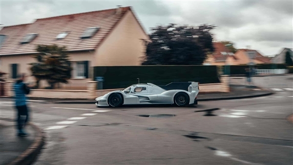 世界唯一一辆!保时捷发布可合法上路的勒芒赛车