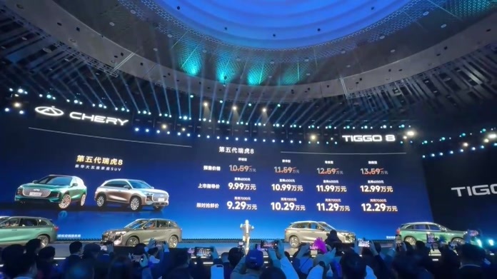 燃油SUV新卷王来了，第五代瑞虎8上市9.29万起，同级唯一8气囊