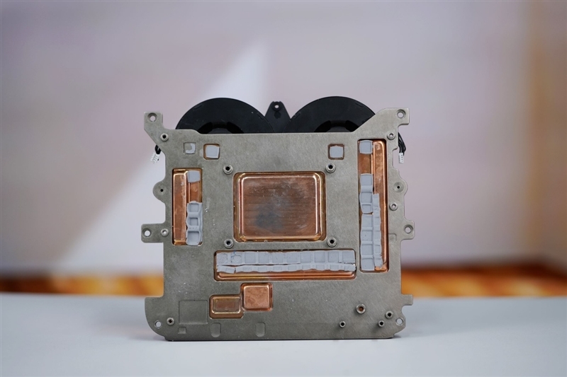 生产力性能远超i9-14900HX!零刻GTR9 Pro迷你AI工作站评测:235B超大模型也能运行