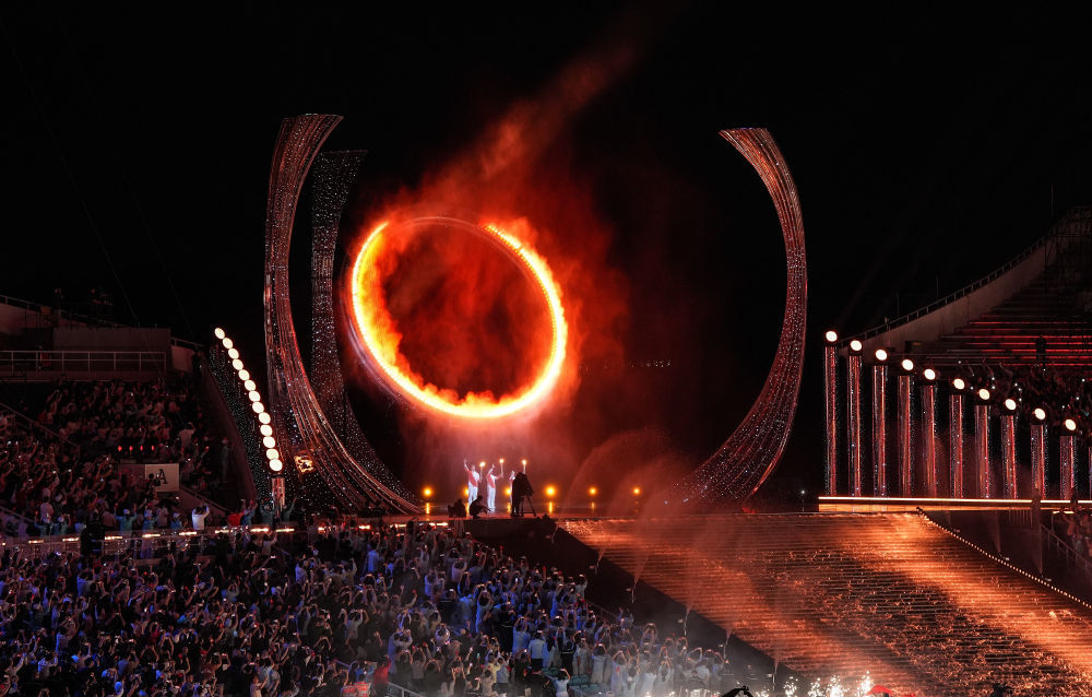 11月9日,第十五届全国运动会主火炬被点燃。新华社记者 燕雁 摄