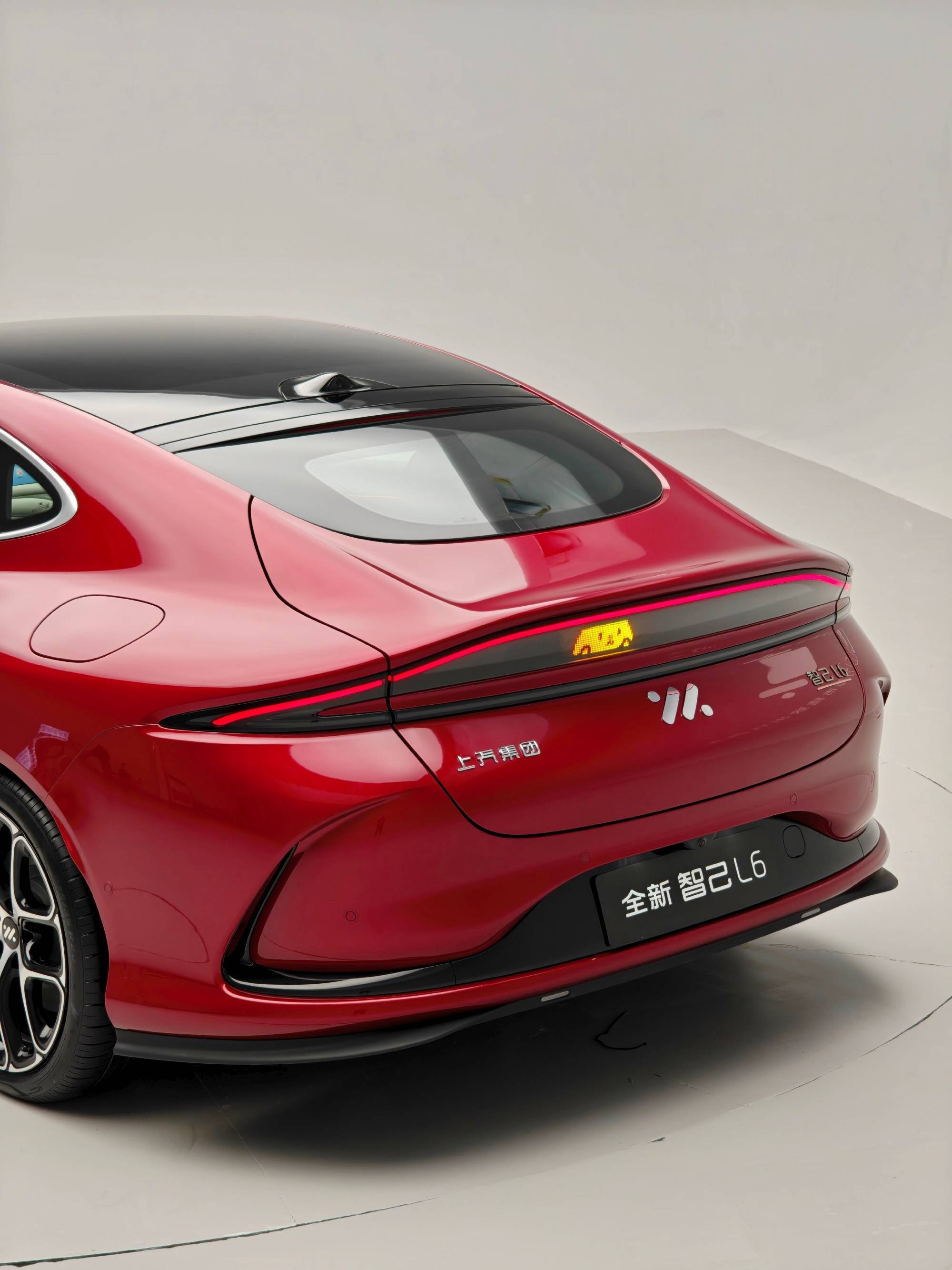 智己 L6 开启预售,21.99 万元起就有 AI Agent 和四轮转向