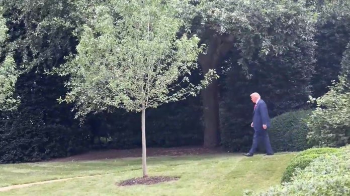 特朗普下班啦！周五坐飞机离开白宫去新泽西打高尔夫球