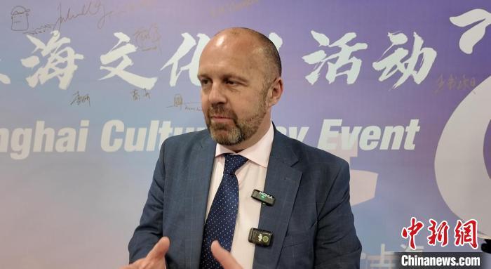5月28日，英国利物浦副市长倪克(Nick　Small)出席“利物浦在上海文化活动日”并接受媒体采访。　李秋莹 摄