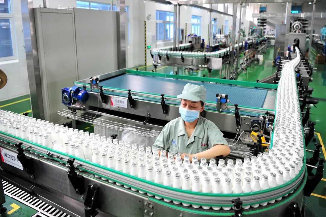 ▲娃哈哈生产线(图/CFP)