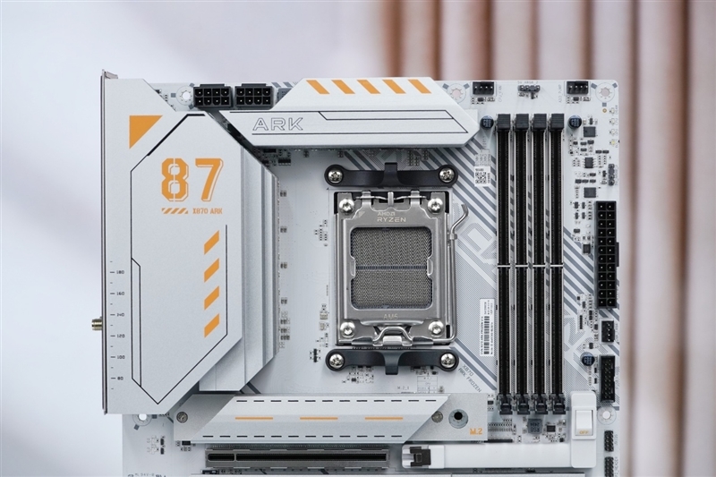 七彩虹CVN X870 ARK FROZEN V14方舟主板评测: 5G网卡+高频内存 锐龙9000舰队新旗舰