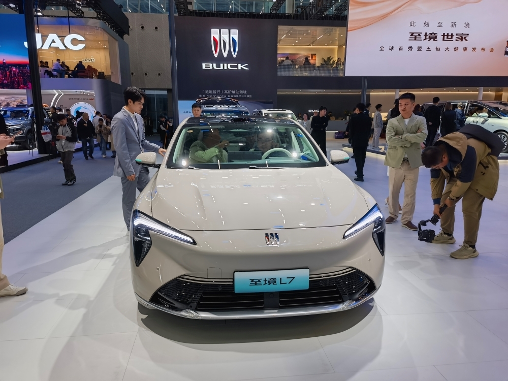 埃安首款增程车限时10.48万起售!综合续航1240公里,上车广汽自研辅助驾驶系统