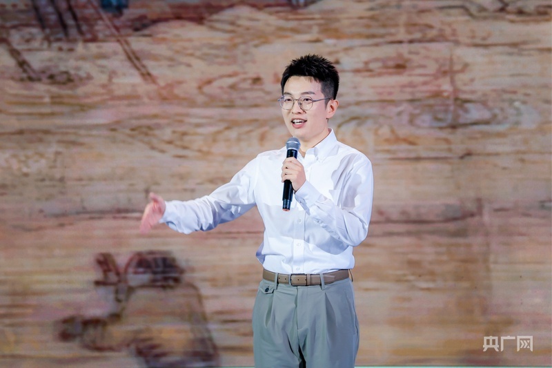 故宫文物摄影师朱楷（央广网发 主办方供图）