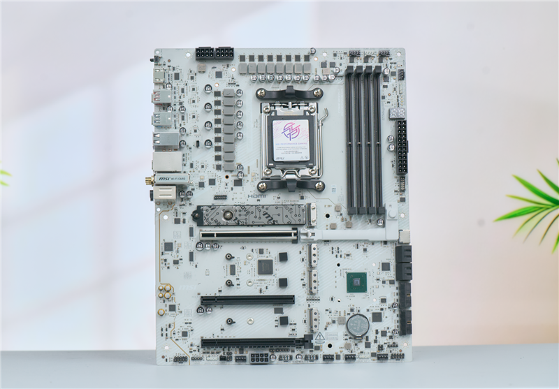 性能与高端X870E持平!微星MPG B850 EDGE TI WIFI主板评测:一键提升10%带宽、降低9ns延迟