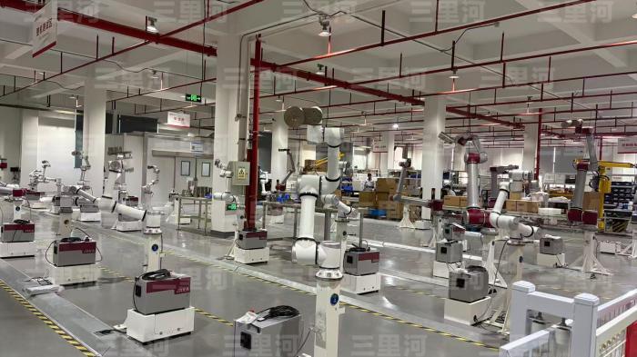 图为机器人测试区。 谢艺观 摄