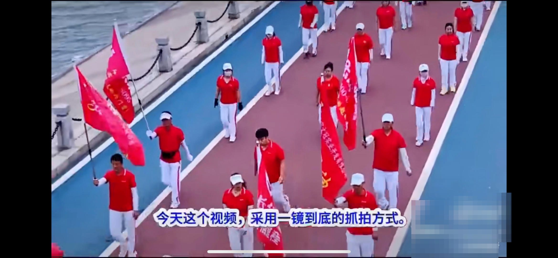 ▲徒步团队在景区行走 网传视频截图