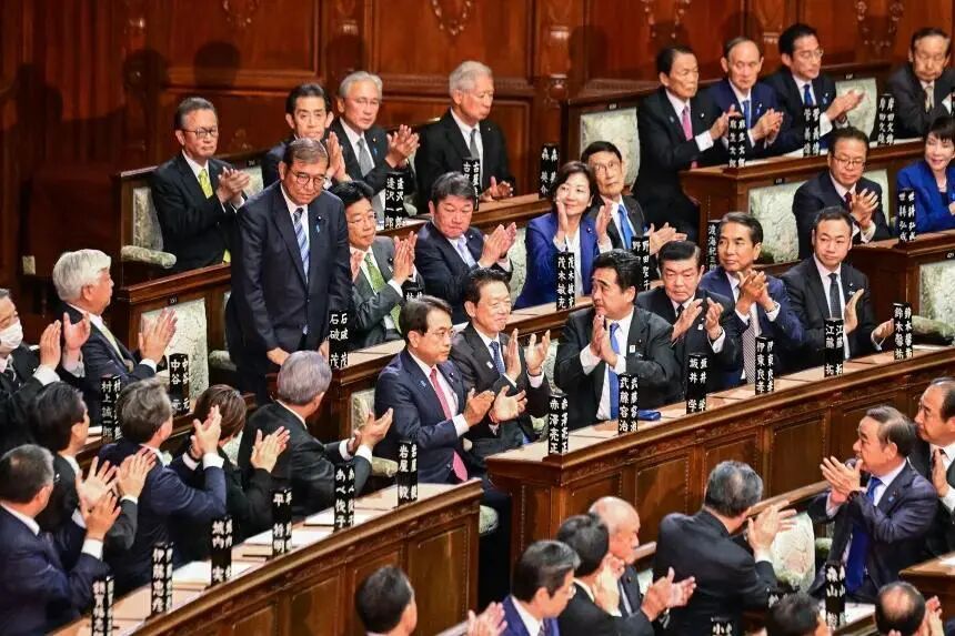 ◆9月7日，日本首相石破茂宣布决定辞去自民党总裁职务。他于去年9月当选自民党总裁，任期应在2027年9月结束。