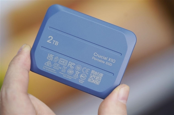 3米摔不坏!英睿达X10 Portable SSD图赏