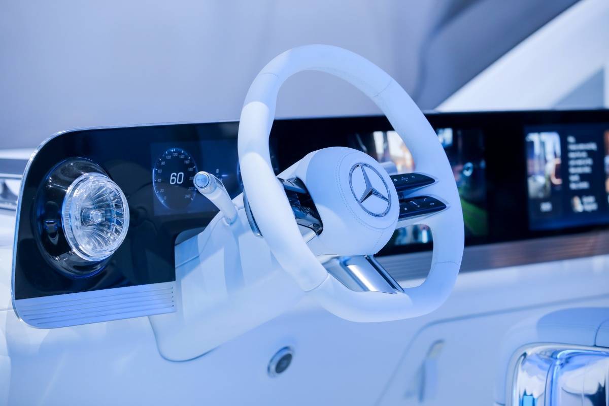 奔驰发布 MPV 概念车 VISION V,内饰科幻,前脸长了8 块腹肌