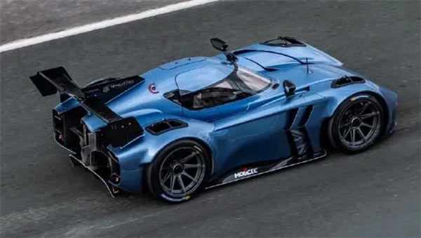 挑战物理极限!你见过能在天花板上行驶的汽车吗