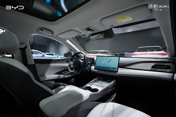 百姓买得起的旅行车!比亚迪海豹06 DM-i旅行版亮相上海车展