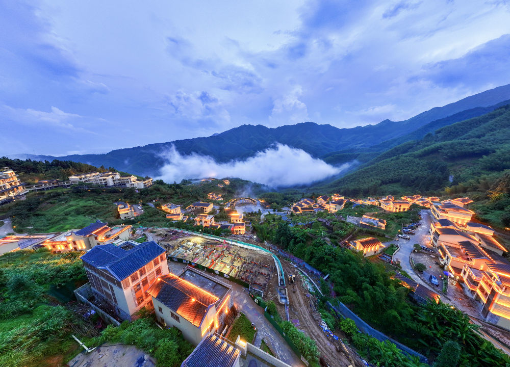 2024年8月14日拍摄的广东省茂名市信宜市平塘镇马安村夜景。新华社发（何华文 摄）