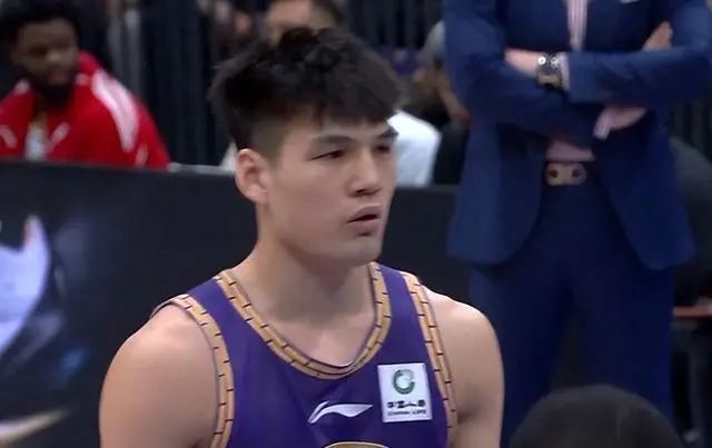 这才是广工魔兽 陈国豪2战轰下53分22篮板 闵鹿蕾早该重用他