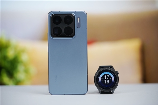 内置玄戒T1芯片!小米手表S4 eSIM 15周年纪念版图赏