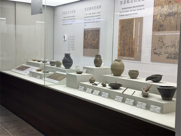 浙江湖州菰城茶文化博物馆的展厅内,展示了唐代以来人们饮茶方式的演变。受访者供图