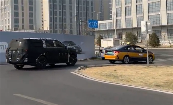 小米全新大SUV首曝:瞄向家用、配增程动力