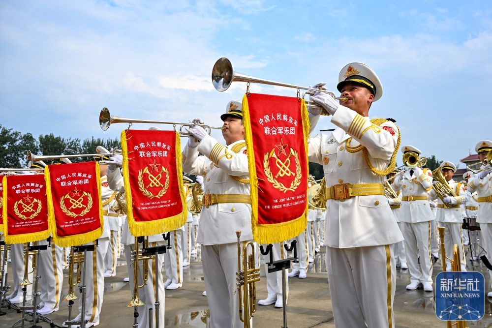 ↑ 中国人民解放军联合军乐团在进行训练（8月12日摄）。新华社记者 张铖 摄