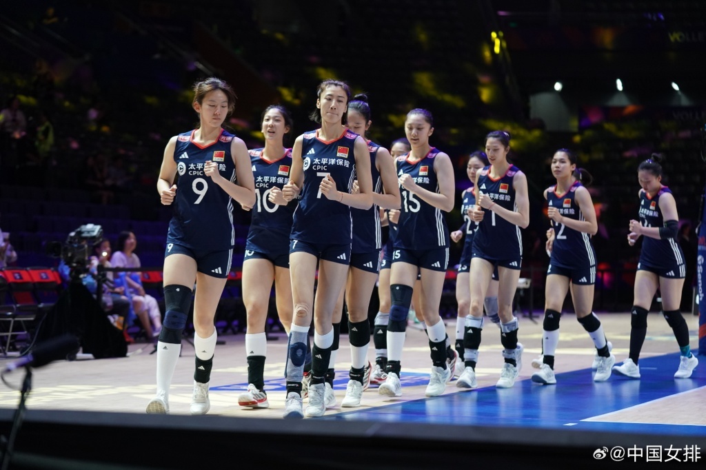 中国女排再度站上赛场。