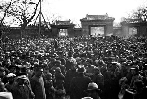 民众集会。方大曾 摄（方大曾纪念室供图）