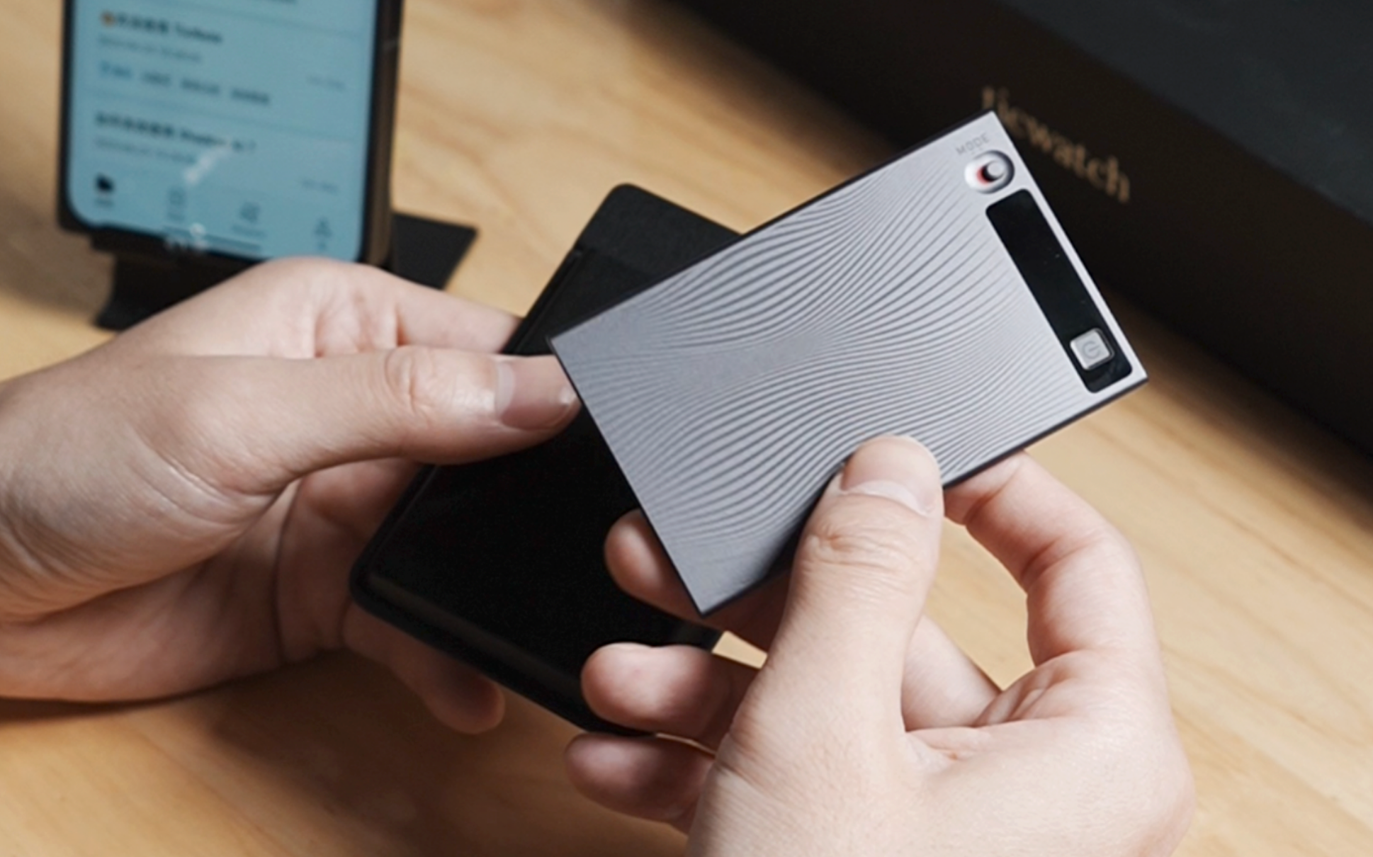 一个被 AI 硬件伤害了十年的创业者,又做了一个 AI 硬件