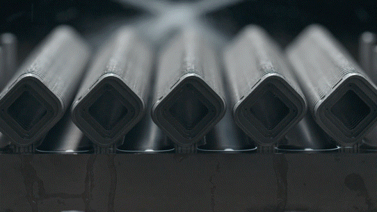 一撮钛粉末,如何变成 Apple Watch 最复杂的金属结构?|独家专访